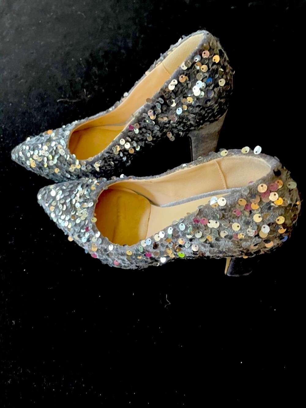 PROM Women’s sequin-embellished pointed-toe pump shoes. Sz 37